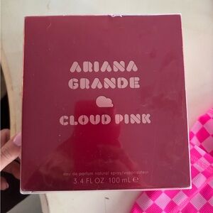 Ariana Grande Cloud Pink Perfume